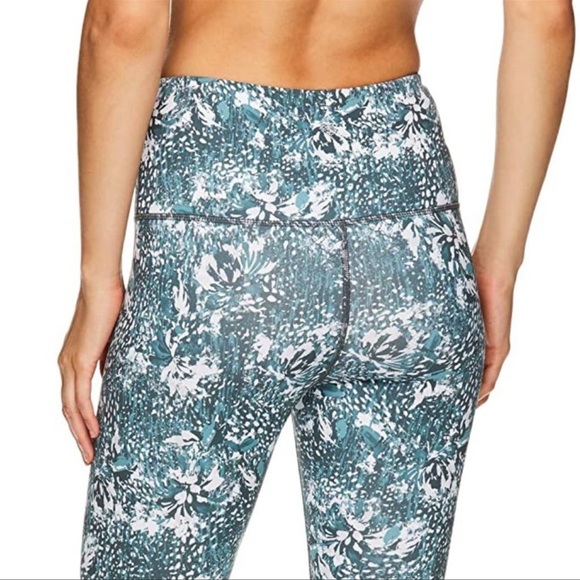 GAIAM Capri Yoga Leggings - Picture 4 of 4